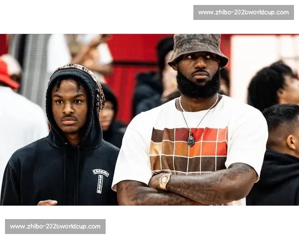 勒布朗之子布莱斯助阵亚利桑那大学学弟锦标赛：传承篮球基因，见证未来之星成长